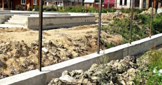 Фундамент под забор заказать в Железногорске - заливка фундамента для забора | от 1559 за п.м.